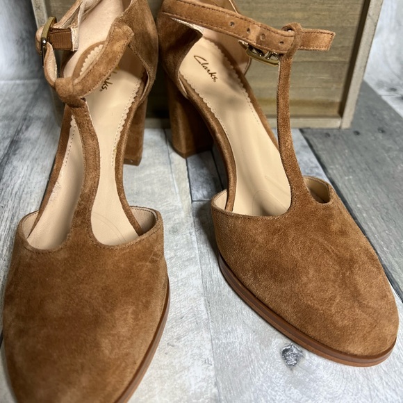 Clarks Shoes - Clarks Kaylin 85 Bar Tan Suede